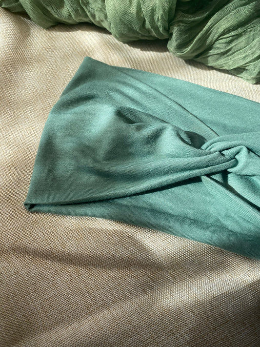 Breites Haarband aus Viskose Jersey in Eukalyptus